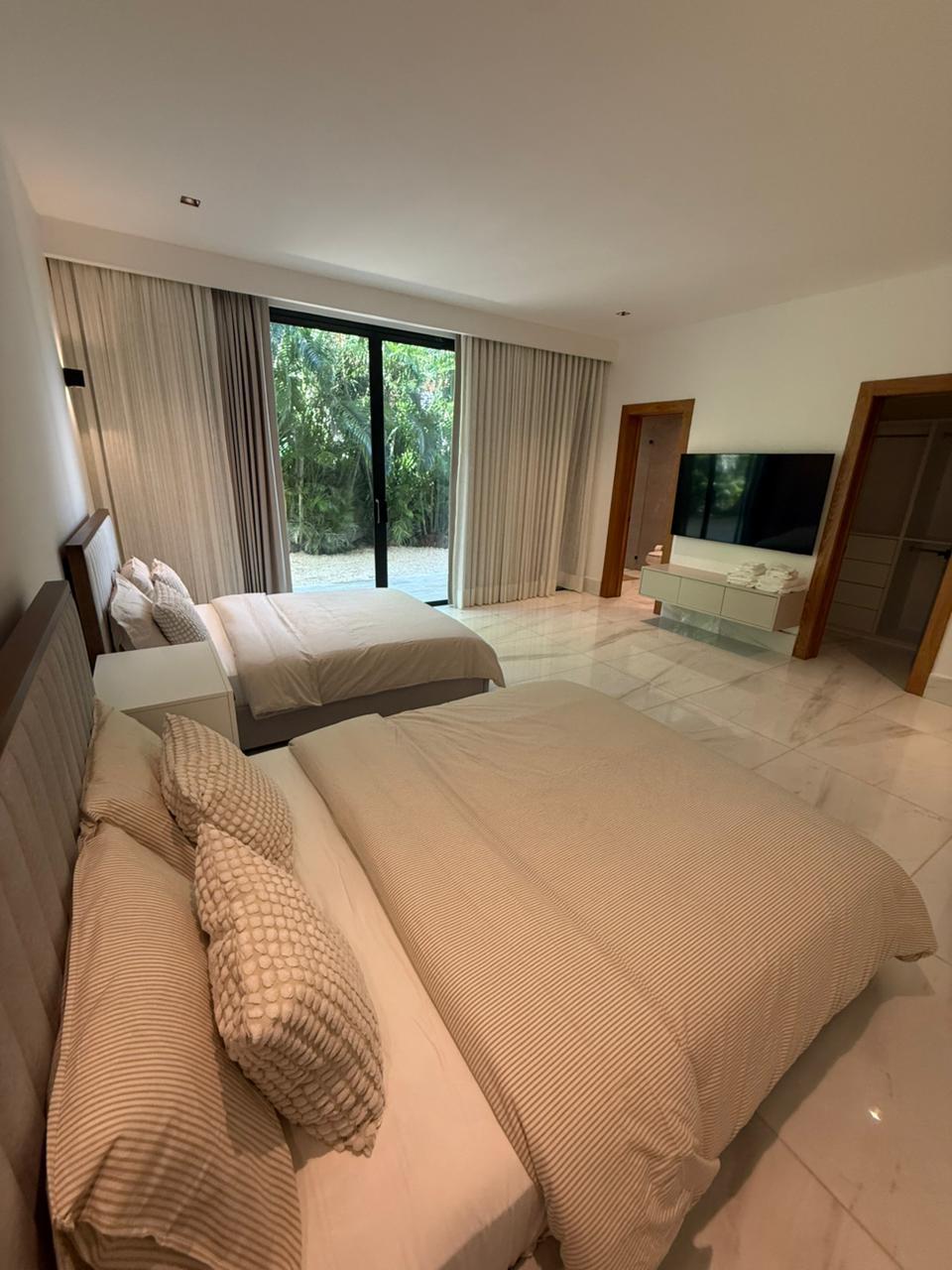 5BR New Lagos Villa - Pool Close-up